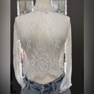 Women’s Elegant White Victorian Style Neckline Lace Top Size L